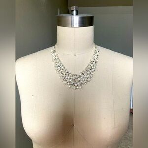 Silver and white pearls sparkling necklace
